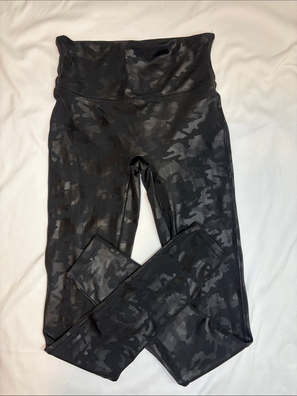 Camo Print Spanx Wet Look Shiny Iridescent Faux Leather Black Leggings Small